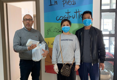 Commercianti cinesi donano mascherine al Comune
