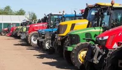 Trenta trattori per sanificare le strade. Minervini: “Grazie agli agric...